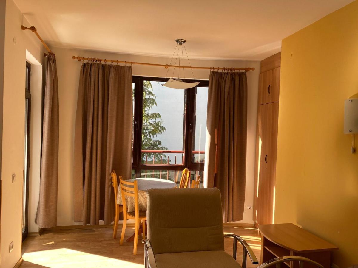 Apart Hotel Flora Residence - Clover Building Flat 09 보로베츠 외부 사진